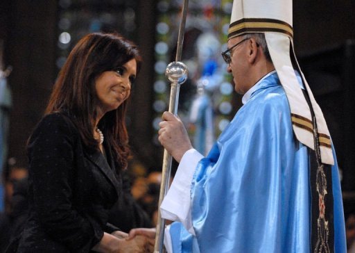 Cristina com o papa Francisco A presidente da Argentina, Cristina Kirchner, será recebida nesta segunda-feira (18) pelo recém-eleito papa Francisco. A agenda foi confirmada pelo Vaticano neste sábado (16).