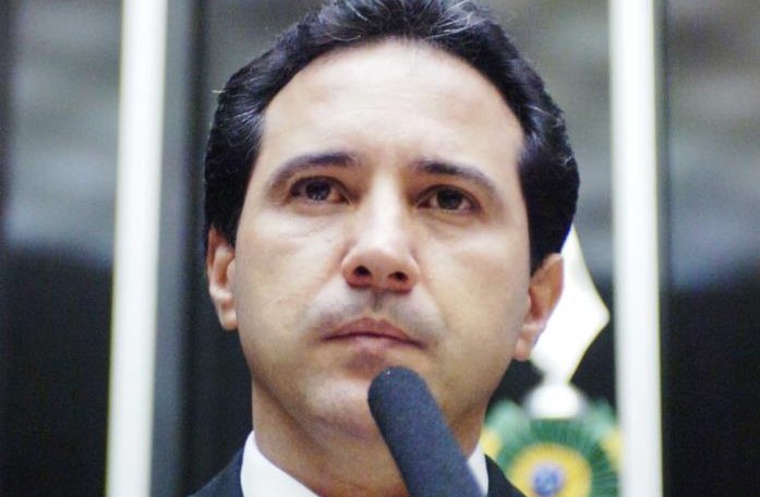 PSDB pede ao STF anulação da sessão que absolveu Donadon O líder do PSDB na Câmara dos Deputados, Carlos Sampaio (SP), entrou hoje (29) com um mandado de segurança no Supremo Tribunal Federal (STF) para anular a sessão que absolveu o deputado Natan Donadon (sem partido-RO).