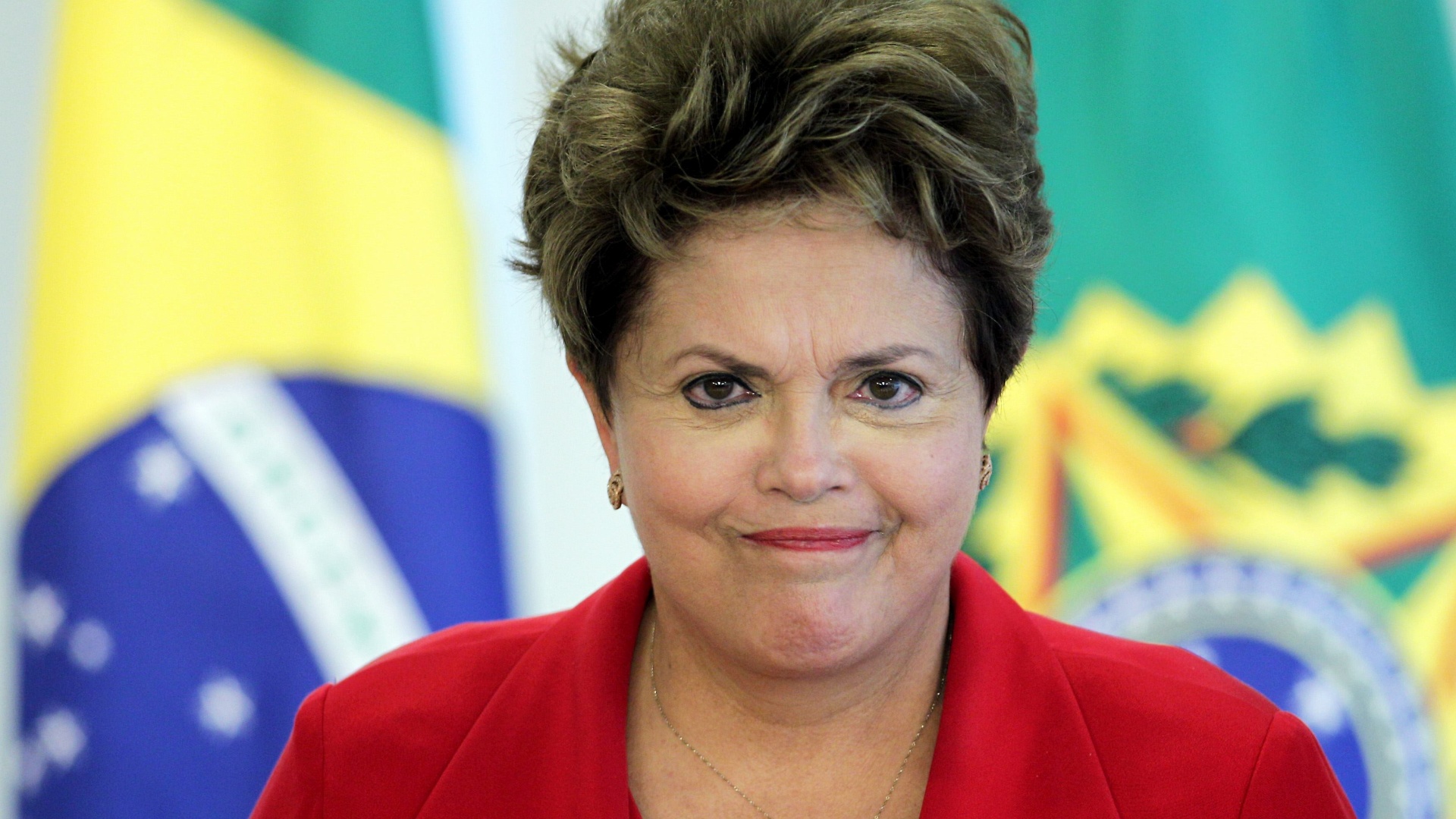 Sob Dilma, Brasil perde US$ 285 bilhões em três anos O Financial Times, principal noticioso econômico no mundo, informa que nos últimos três anos, quase US$ 285 bilhões em investimentos estrangeiros "evaporaram" do país. O jornal analisa números do Banco Central: os fluxos de investimentos estrangeiros estavam acima de US$ 260 bilhões entre janeiro de 2011 e novembro de 2013. No mesmo período, o valor dos ativos em posse de estrangeiros caiu US$ 24 bilhões, implicando destruição de valor de mais de US$ 284 bilhões. A matéria é destaque n'O Globo.