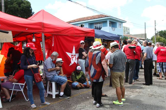 Justiça multa manifestantes de Lula em Curitiba
