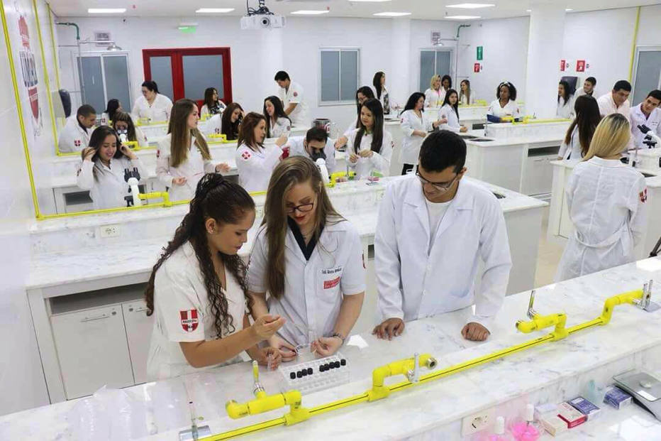 Brasil tem onda de médicos formados no Paraguai