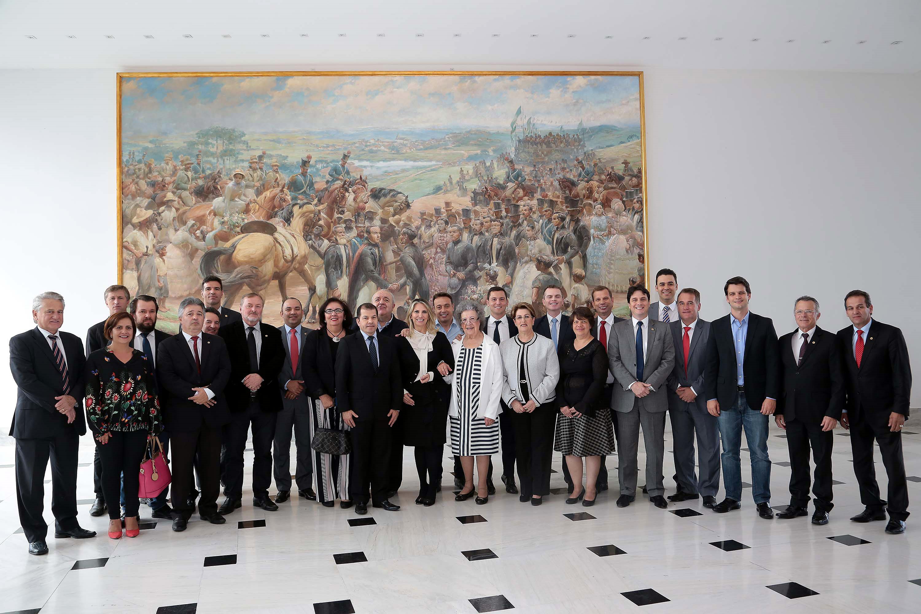 A governadora Cida Borghetti reuniu nesta segunda-feira (14), no Palácio Iguaçu, o prefeito Rafael Greca e vereadores de Curitiba. No encontro, com