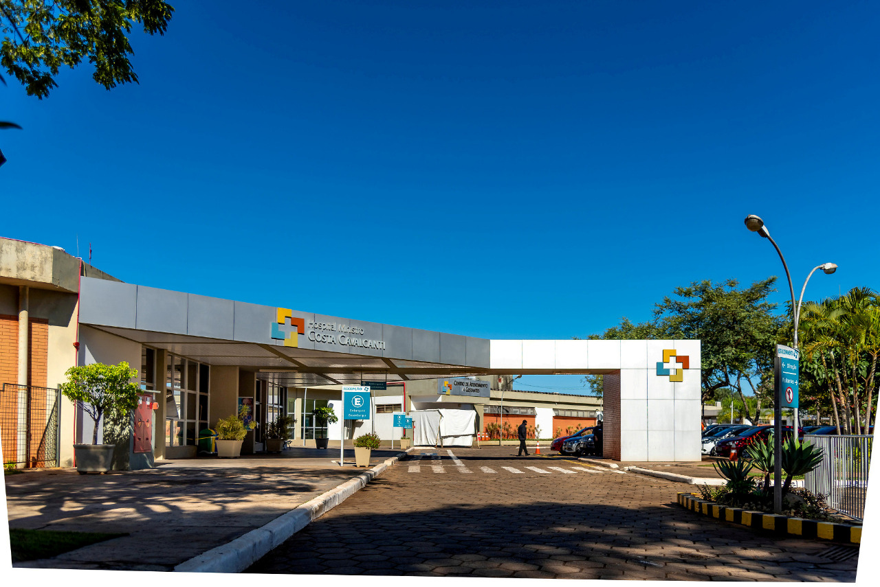 Hospital mantido por Itaipu registra mais três altas de pacientes recuperados de covid-19 Desde domingo (5), Hospital Ministro Costa Cavalcanti passou a contar com 15 leitos de UTI (antes eram 10) e 12 leitos de semi-intensivo.