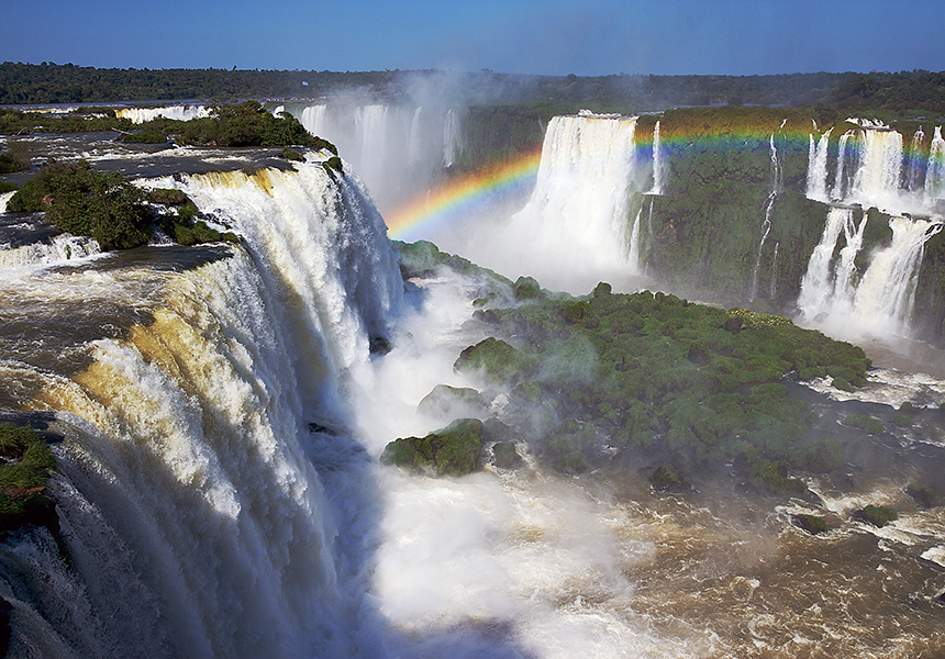 Retomada do turismo de Foz do Iguaçu será gradual e segura, dizem lideranças do trade turístico O Parque Nacional do Iguaçu completou, nesta terça-feira (18), duas semanas de reabertura da área de visitação em Foz do Iguaçu, no trecho onde estão as Cataratas do Iguaçu. Os ingressos na unidade de conservação e na Itaipu Binacional estão aquém do desempenho do ano passado, mas marcam um recomeço. O importante é “dar a largada”, disseram representantes do trade turístico consultados pelo GDia.