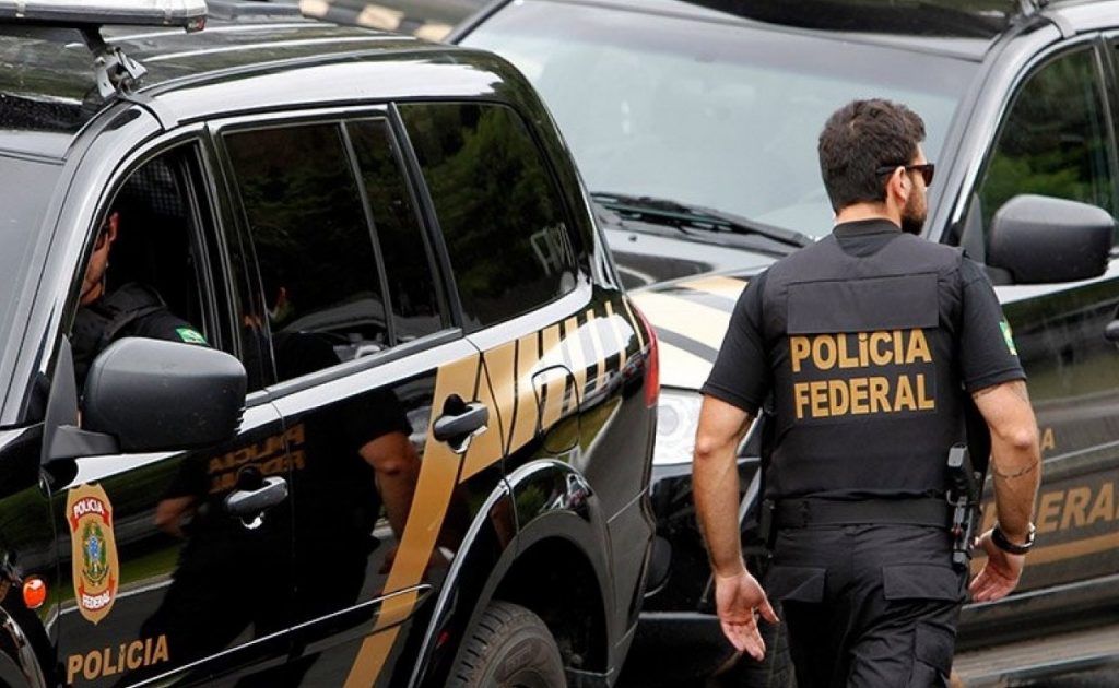 Ex-prefeito de São Miguel é preso Na tarde desta última sexta-feira (29), policiais federais prenderam o ex-prefeito de São Miguel do Iguaçu, Claudiomiro da Costa Dutra, em virtude de cumprimento de mandado de prisão.