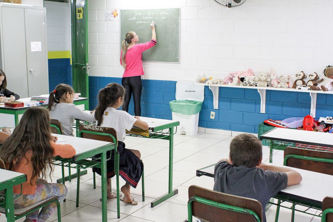 Aulas presenciais na rede municipal de Foz do Iguaçu retornam dia 1º de março A Secretaria Municipal de Educação confirmou o retorno das aulas presenciais na rede municipal de ensino de Foz do Iguaçu para o dia 1º de março.