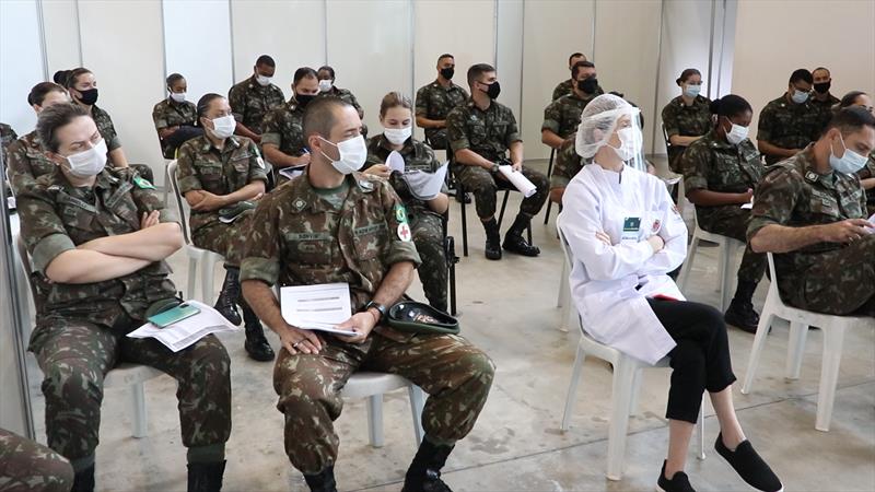 Com mediação da Câmara de Vereadores, Exército auxiliará vacinação em Curitiba Exército auxiliará vacinação em Curitiba com 32 técnicos de enfermagem. Foto: Giovana Tosta/SMCS