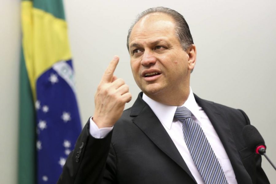 Em pedido a Moraes, os advogados de Barros reforçam que o delegado Versiani possui uma “ligação de confiança” com Moro