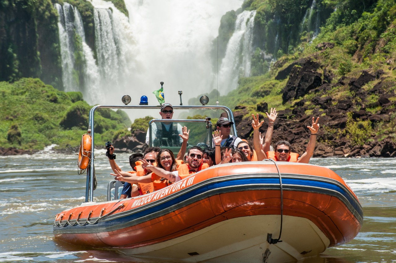 Mais de 13 mil pessoas já visitaram as Cataratas nos dois primeiros dias do feriadão A compra do ingresso para entrar no Parque Nacional do Iguaçu é exclusivamente on-line; a medida tem o objetivo de ampliar as vagas de visitação e manter o parque ainda mais seguro para todos