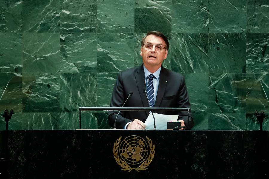 Bolsonaro faz discurso na Assembleia Geral das Nações Unidas O presidente Jair Bolsonaro faz, hoje (21), o discurso de abertura da sessão de debates da 76ª Assembleia Geral das Nações Unidas, em Nova York, nos Estados Unidos. Em sua fala, ele aborda os temas do combate à pandemia de covid-19 e meio ambiente.