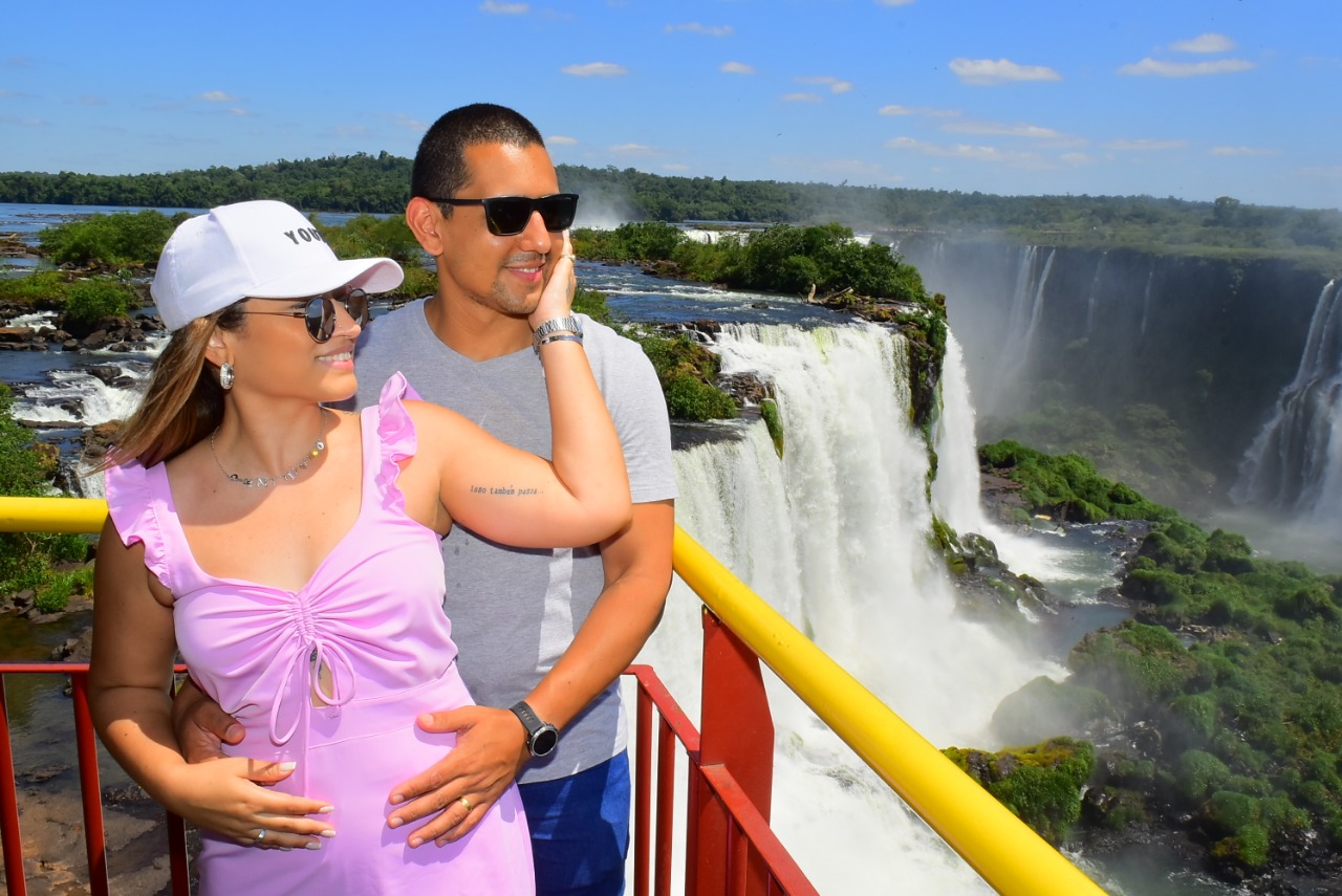 Mais de 85 mil pessoas visitaram o Parque Nacional do Iguaçu em novembro Em novembro, penúltimo mês do ano, o Parque Nacional do Iguaçu recebeu 85.999 visitantes. Um crescimento de 9% se comparado com o mês de outubro, quando 78.665 pessoas visitaram o maior conjunto de quedas d’água do mundo, as Cataratas do Iguaçu.