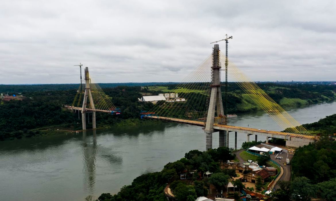 Foz do Iguaçu tem 'pacote de duas mil obras'